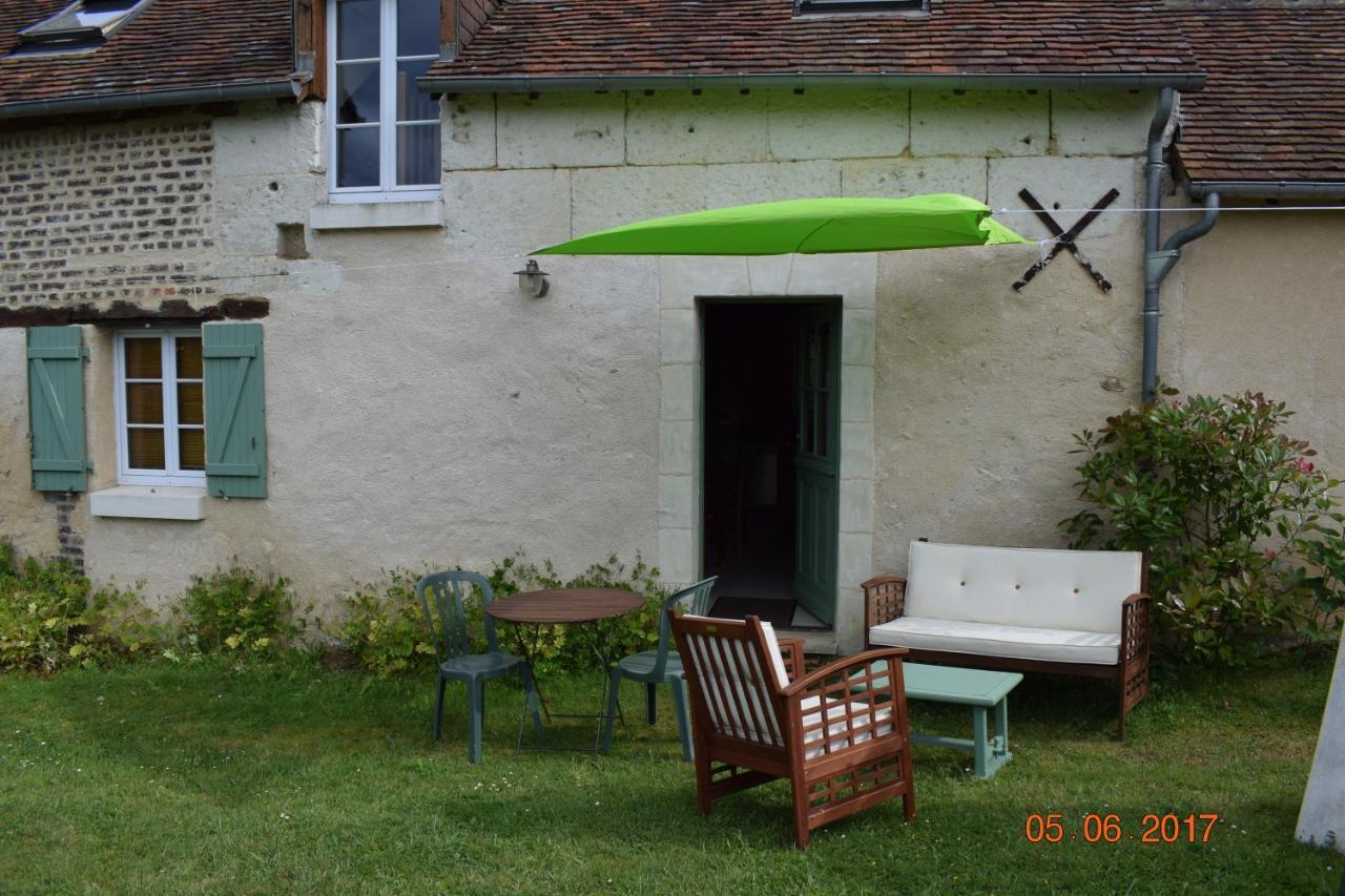 Au Calme Bed and Breakfast Houssay  Eksteriør billede