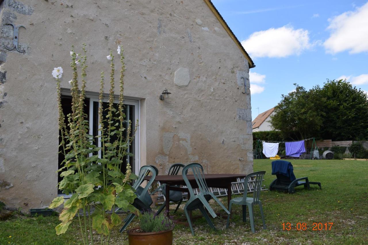 Au Calme Bed and Breakfast Houssay  Eksteriør billede
