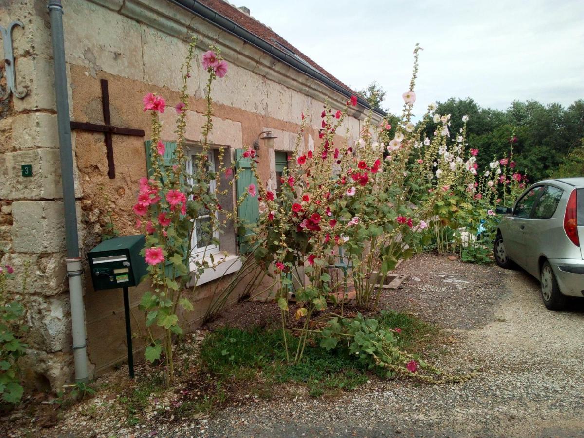 Au Calme Bed and Breakfast Houssay  Eksteriør billede