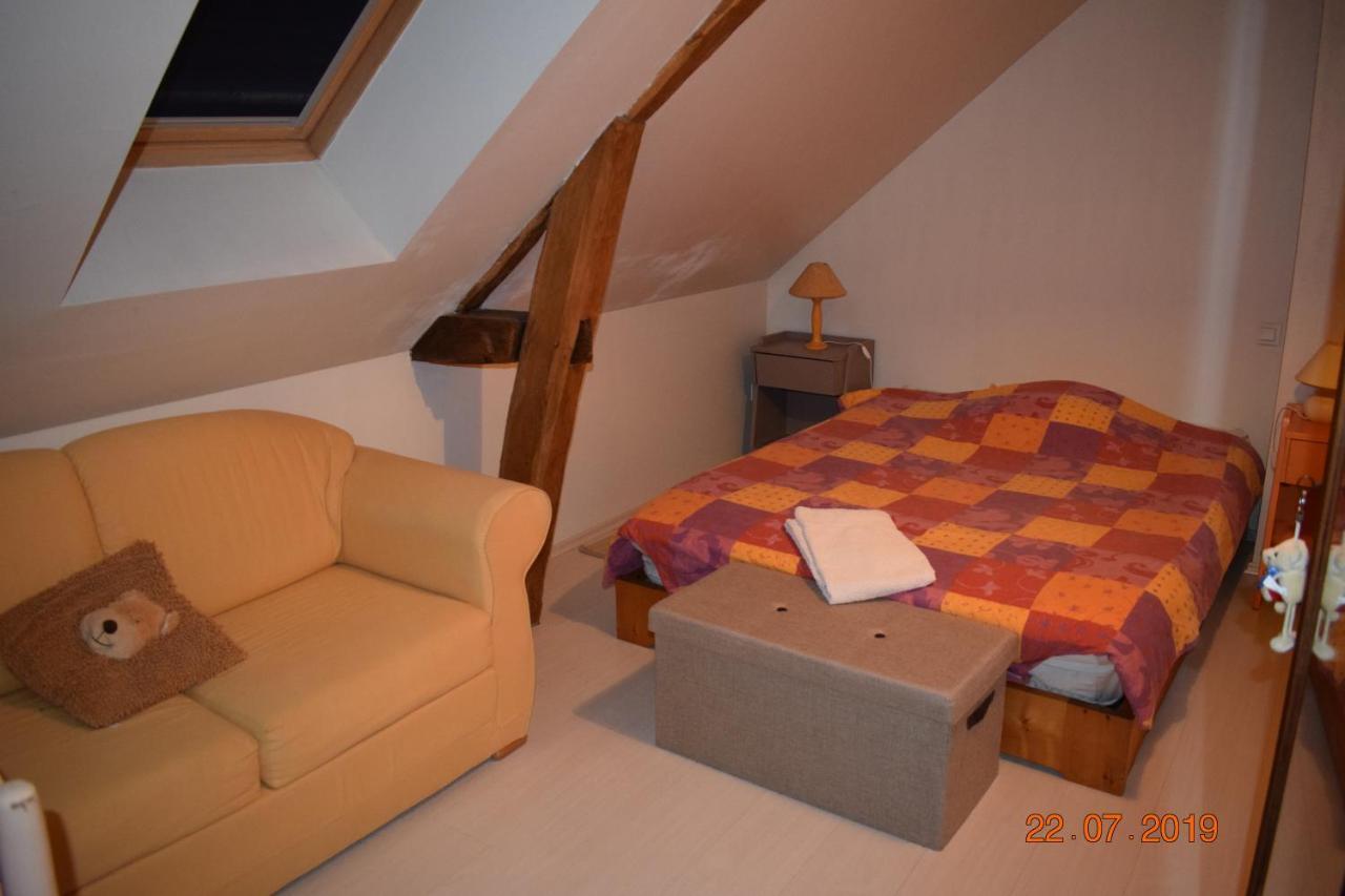 Au Calme Bed and Breakfast Houssay  Værelse billede